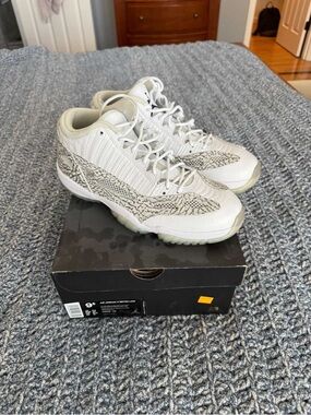 Air Jordan 11 Retro Low White Grey
